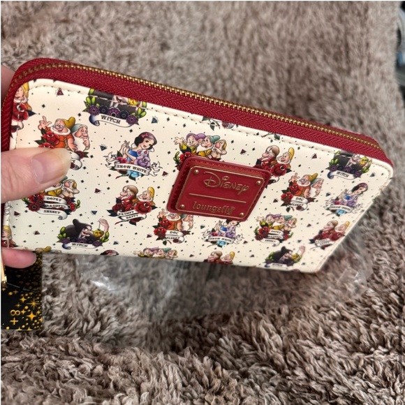 NWT Loungefly Snow White tattoo backpack - Picture 12 of 12